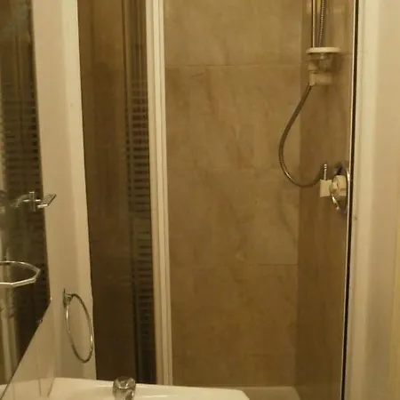 Ilenroy House 3*
